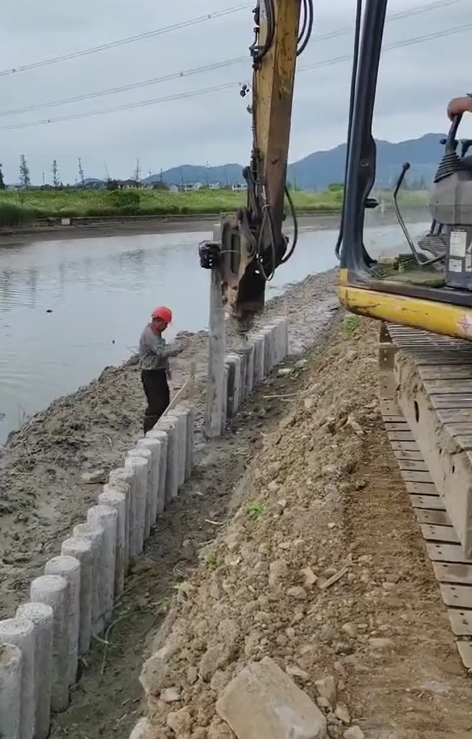 水泥仿木樁廠家泓樺錦嘉 - 打水泥樁多少錢一米？